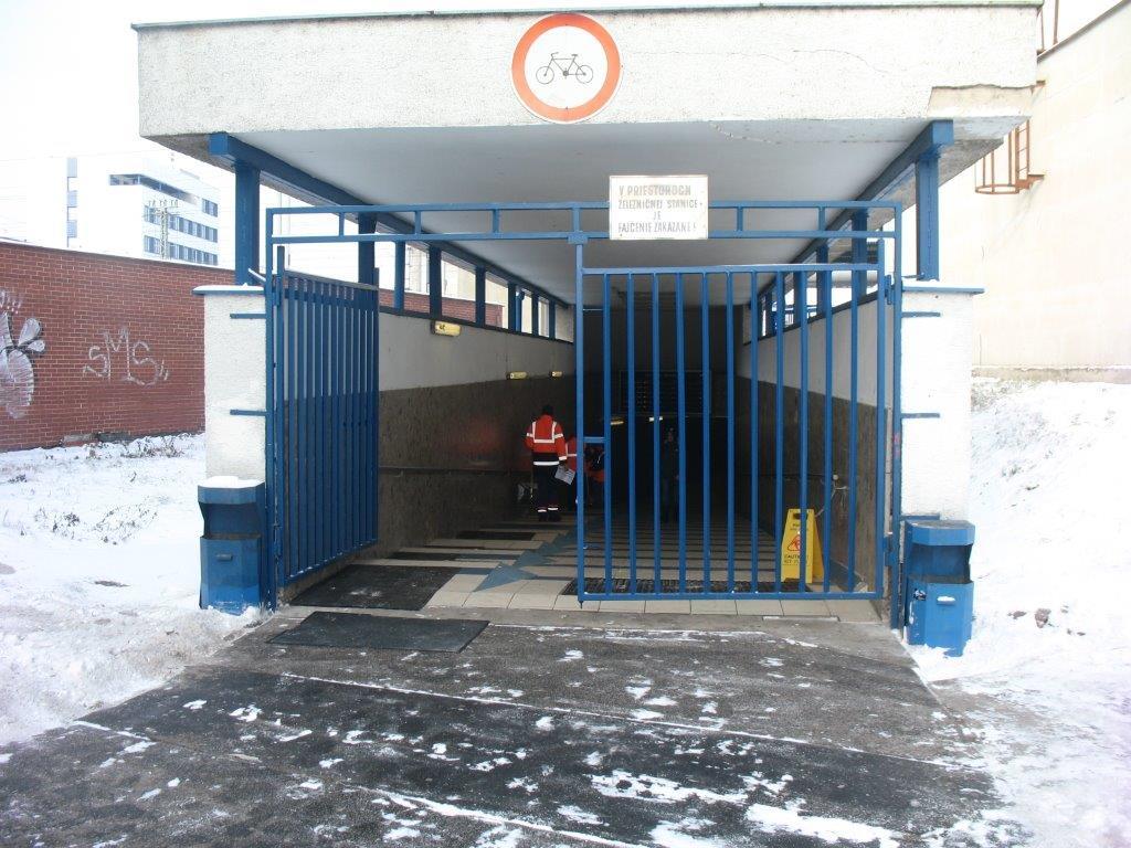 /ZST_Trnava_12-01-2017_pohlad_na_vstup_do_podchodu_od_Posty