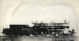 Čtyřválcová rychlíková lokomotiva řady 275.0 ( bývalá rakouská ř. 108 ), dodávaná v letech 1901 – 1910, spřažení 2 ́B 1 ́, kotelní tlak 15 atm, nejv. rychlost 100 km/h., indik. výkon 1370 k. s.