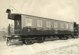 Dvojnápravový osobný vagón typu Ci III. triedy s dvoma oddielmi pre cestujúcich, 1 sociálnym zariadením a 2 nekrytými plošinami. Oceľová nitovaná konštrukcia spodku, drevená kostra skrine, drevené výplne bočnice, plechované. Sedadlá a operadlá drevené. K