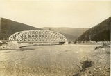 Totéž provisorium provedeno 3. žel. setninou od 1-13/8 chýba foto – Stržený most u sv. Štěpána km 139