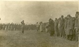Uvítání zástupců voj. a žel. úřadů u příležitosti zatěžkávací zkoušky a slavnostního odevzdání mostu veřejné dopravě. Proslov vojensk. ředit. drah, pluk. Miška a prohlídka vojska