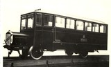 Koľajový autobus typu 120.0, postavený v roku 1927, s benzínovým motorom s výkonom 55k, s mechanickou prevodovkou. Váha obsadeného vozidla 10,7 t., dĺžka vozidla 8,21 m. Počet sedadiel 29. Najvyššia rýchlosť 60 km/h.