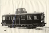 Koľajový autobus typu 120.4, postavený v roku 1930, s benzínovým motorom s výkonom 100k a s mechanickou prevodovkou. Váha vozidla 15,86 t., dĺžka vozidla 10,53 m. Počet sedadiel 37. Najvyššia rýchlosť 50 km/h.