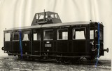 Koľajový autobus typu 130.3, postavený v roku 1934, s naftovým motorom s výkonom 120k a s mechanickou prevodovkou. Váha vozidla 12,6 t., dĺžka vozidla 10,61 m. Počet sedadiel 37. Najvyššia rýchlosť 60 km/h.