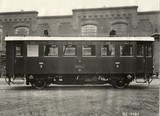 Motorové dvojnápravové vozidlo typu 222.0, postavený v roku 1932. Naftový motor s výkonom 110k, s elektrickou prevodovkou na dve nápravy. Váha vozidla 20 t. pri plnom obsadení, dĺžka vozidla 12 m. Počet sedadiel 50. Najvyššia rýchlosť 60 km/h.