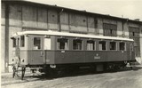 Motorové dvojnápravové vozidlo typu 242.0, postavený v roku 1934. Naftový motor s výkonom 150k, s elektrickou prevodovkou na dve nápravy. Váha vozidla 18,23 t. pri plnom obsadení, dĺžka vozidla 13,2 m. Počet sedadiel 58. Najvyššia rýchlosť 65 km/h.